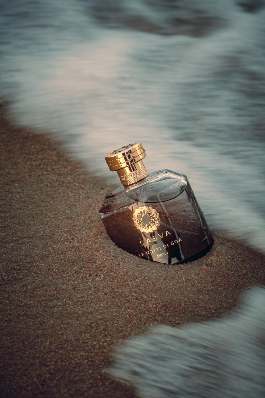 Bočica brenda Sasva koja prikazuje parfem Le Notti di Goa Sapna