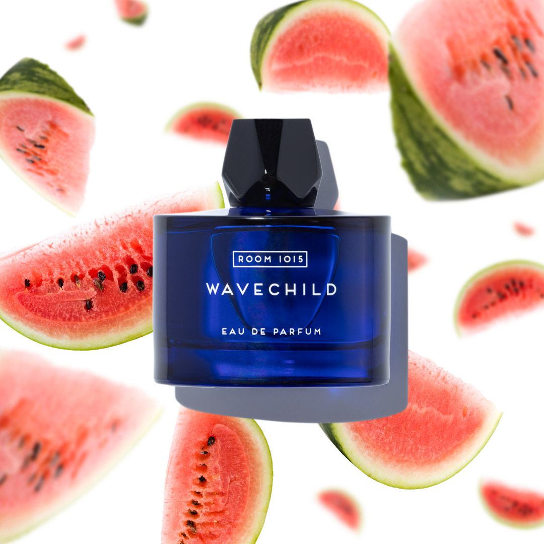 Bočica brenda Room 1015 koja prikazuje parfem Wavechild
