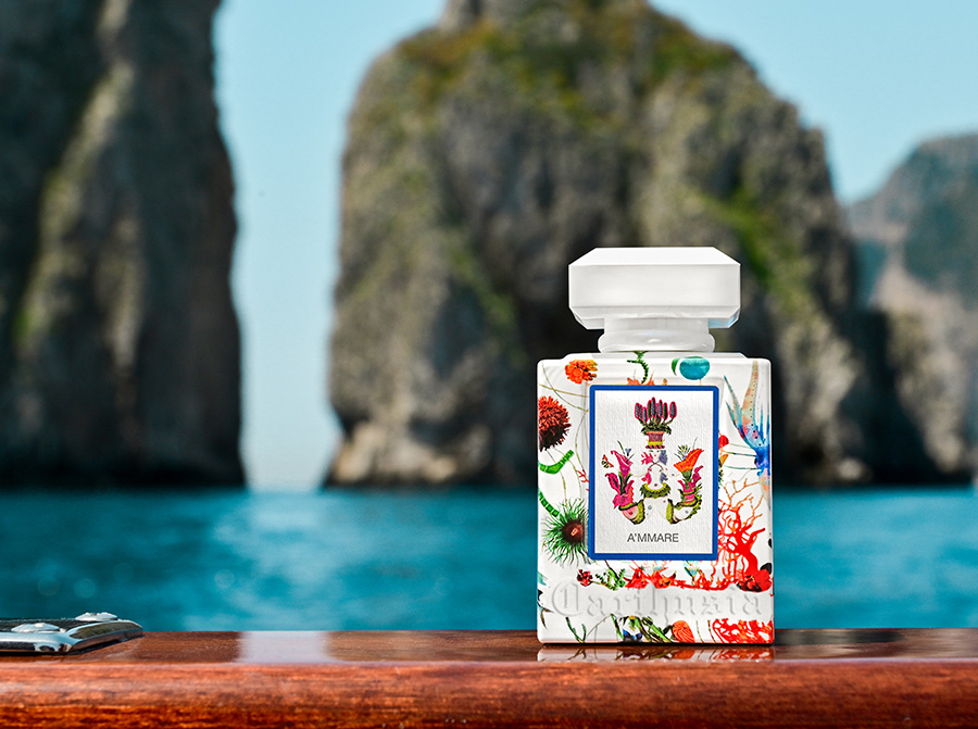 Bočica brenda Carthusia koja prikazuje parfem A'Mmare