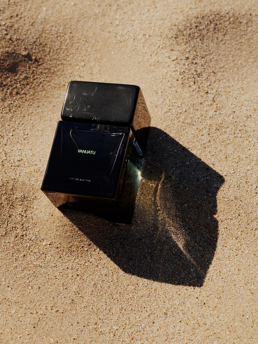 Bočica brenda Sora Dora koja prikazuje parfem Vanuatu