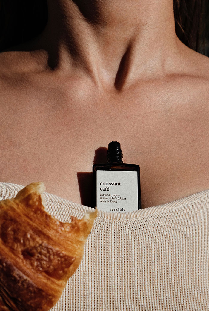 Roll-on brenda Versatile Paris koja prikazuje parfem Croissant Cafe