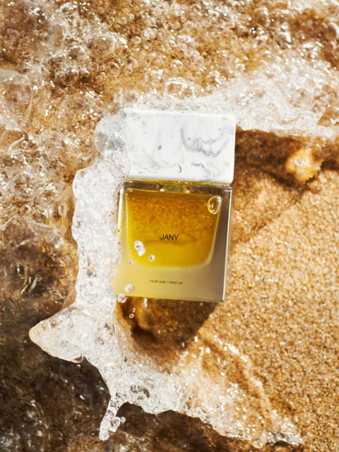 Bočica brenda Sora Dora koja prikazuje parfem Jany