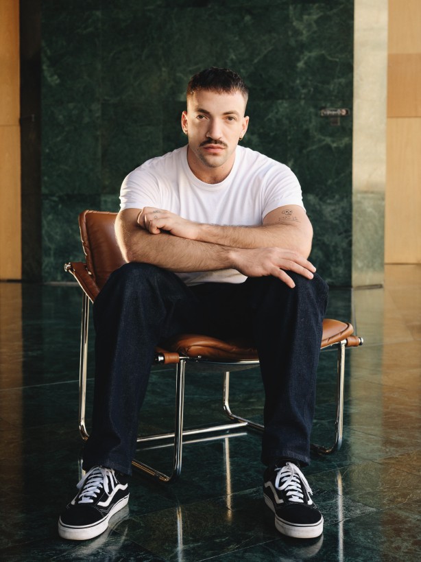 Slika prikazuje osnivača brenda Pigmentarium Tomas Rica